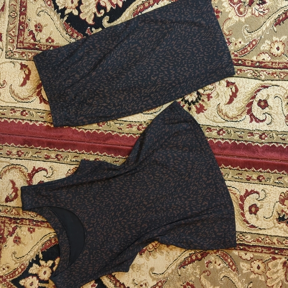 2/40 Vintage 2 piece skirt set w/ subtle leopard print - Picture 2 of 10